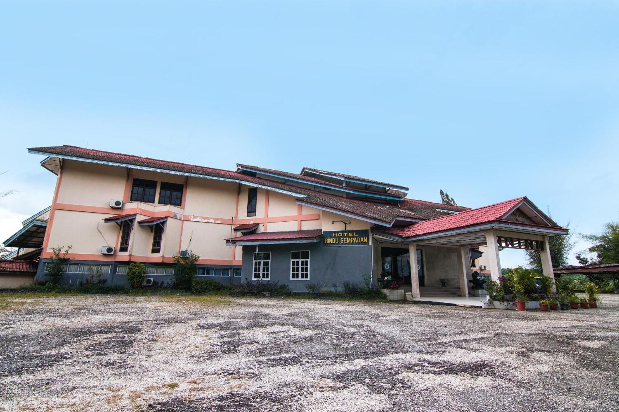 Oyo 92330 Hotel Rindu Sempadan Near Taman Wisata Rindu Sempadan Pekanbaru Dış mekan fotoğraf